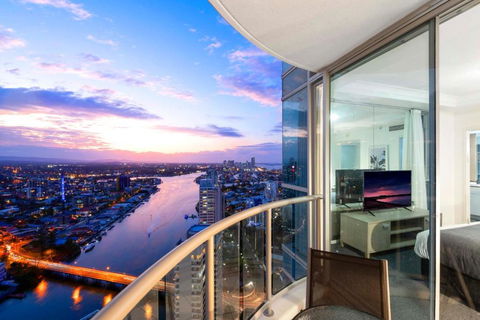 HIGH FLOOR GUARANTEE - 3 Bedroom Plus Study Apartments At Chevron Renaissance - Self Contained & Privately Managed - Wow Stay - Accommodation VIC 0
