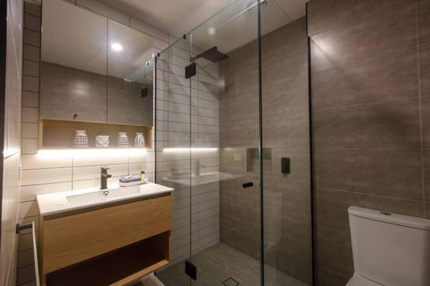 Heart Of Highett Apartment By Ready Set Host - Accommodation VIC 2