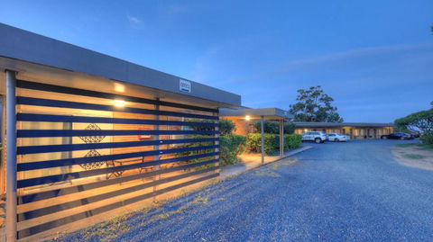 Hilldrop Motor Inn - Accommodation VIC 2