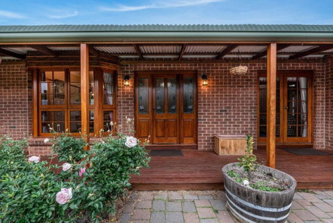 Hilltop Retreat, Water Views - Accommodation VIC 0