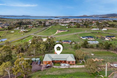 Hilltop Retreat, Water Views - Accommodation VIC 1