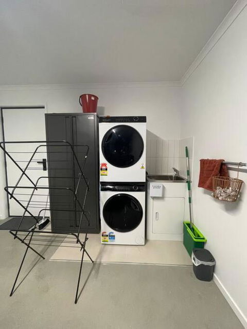Home In Brighton - Accommodation VIC 3