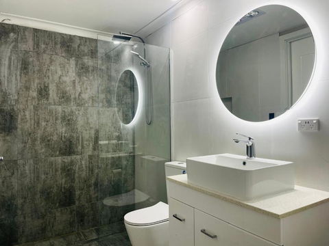 House At Train Station Thomastown - Accommodation VIC 1