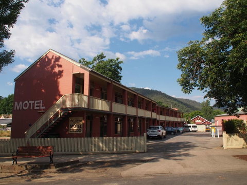 Alpine Hotel Bright - Accommodation VIC 0
