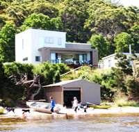 Amazing Ansons Bay Absolute Waterfront Beach House - Accommodation VIC