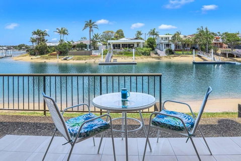 Amazing Modern Apartment On The Canal - Accommodation VIC 2