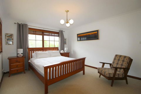 Amzaz, 15 Korogora Street - Accommodation VIC 1