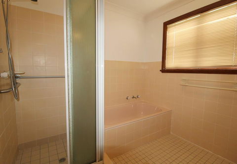 Amzaz, 15 Korogora Street - Accommodation VIC 0
