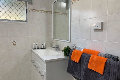 Andergrove Home With A Garden View-Wi-fi & Netflix - Accommodation VIC 1