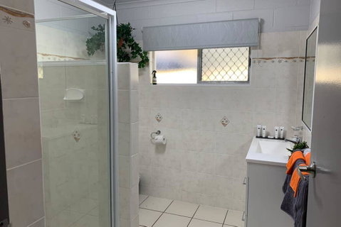 Andergrove Home With A Garden View-Wi-fi & Netflix - Accommodation VIC 3