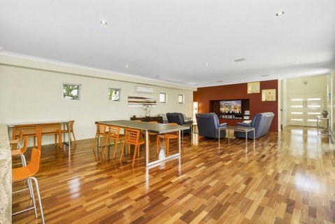 ANGOURIE HOUSE - SALT VILLAGE - Accommodation VIC 3