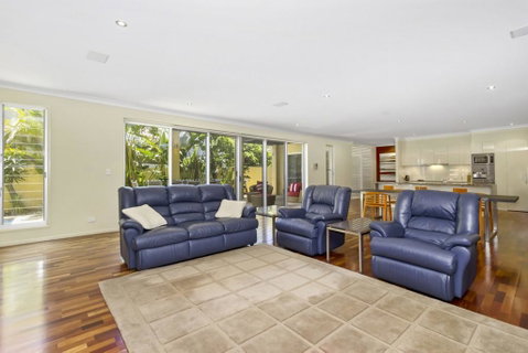 ANGOURIE HOUSE - SALT VILLAGE - Accommodation VIC 1