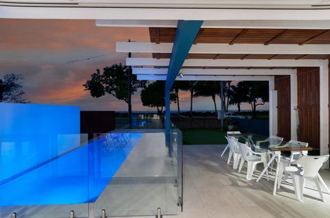 Arlington Beach House - Accommodation VIC 3