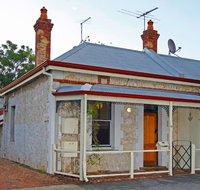 Art on Attfield - cute heritage 1 bedroom stone cottage - Accommodation VIC