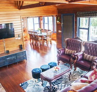 Artee House - A Bright Escape - Accommodation VIC