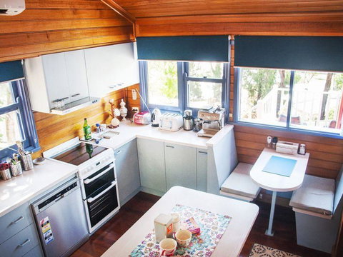 Artee House - A Bright Escape - Accommodation VIC 1