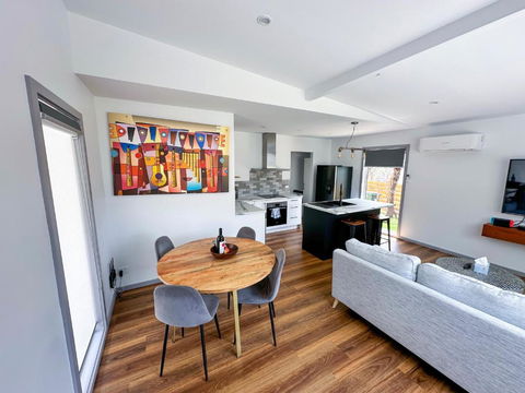 Luxury Holiday Unit 8min Walk To Town Center With Boat Parking - Accommodation VIC 2