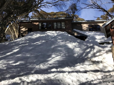 MAGNIFICENT SKIING ON MOUNT BULLER - Accommodation VIC 1