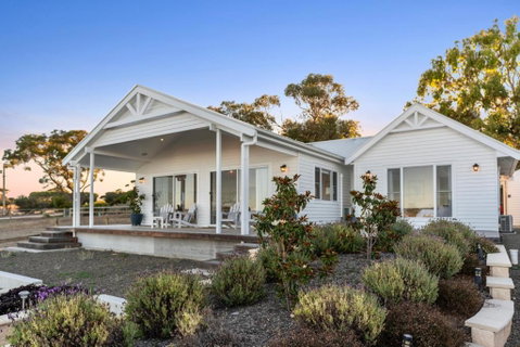 Magnolia - Accommodation VIC 2