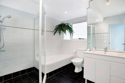 MAN29 - Beautiful 2 BR Apartment Manly Wharf Views - Accommodation VIC 3