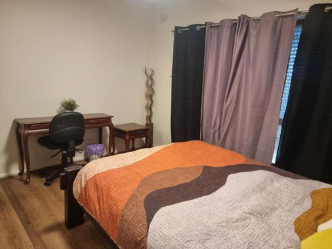 Master Bedroom In Shared House - Accommodation VIC 3