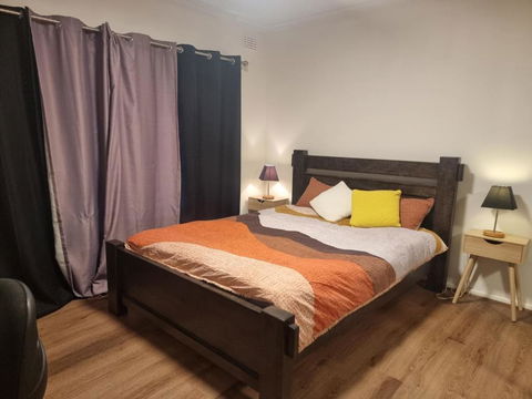 Master Bedroom In Shared House - Accommodation VIC 1