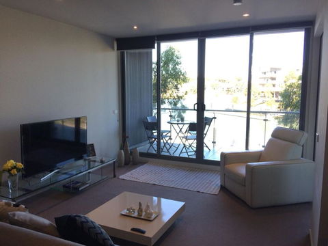 Marina View Apartment On The Maribyrnong River, Melbourne - Accommodation VIC 3