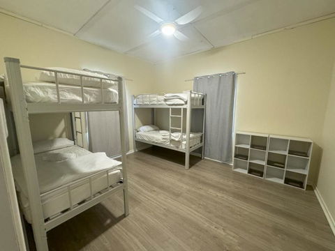 Massive 3 Bedroom Home With Backyard - Accommodation VIC 0