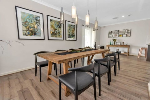 Mid Century 4 Bedroom Getaway In Barossa Vineyard - Accommodation VIC 2
