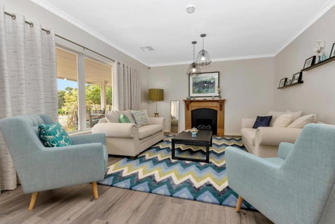 Mid Century 4 Bedroom Getaway In Barossa Vineyard - Accommodation VIC 0