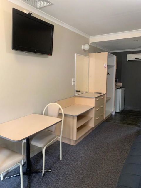 Mid Coast Motor Inn - Accommodation VIC 3