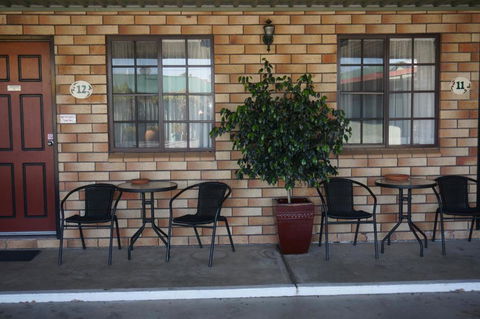 Miles Outback Motel - Accommodation VIC 3