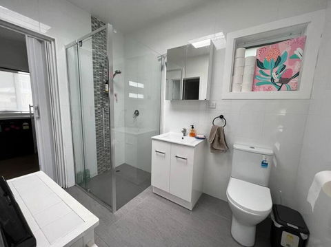 Modern 1 Bedroom Studio Free Parking Close To CBD - Accommodation VIC 1