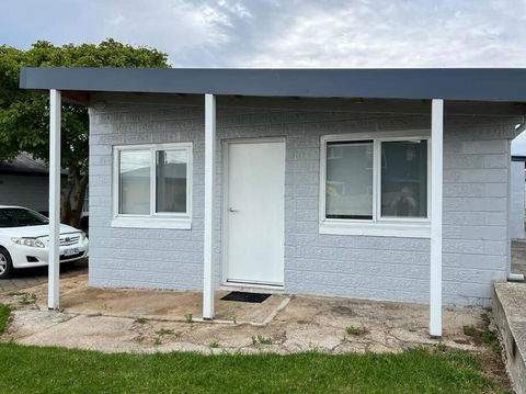 Modern 1 Bedroom Studio Free Parking Close To CBD - Accommodation VIC 3