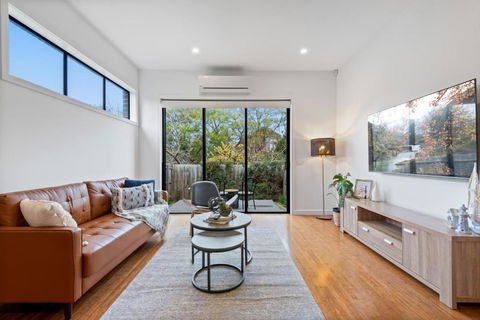 Modern 2-Bed Home In Brunswick With Courtyard - Accommodation VIC 0