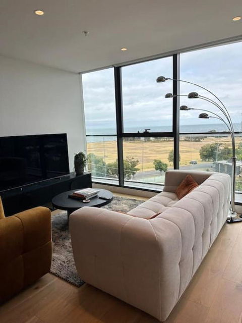 Modern 2 BRM Apt In Williamstown - Accommodation VIC 1