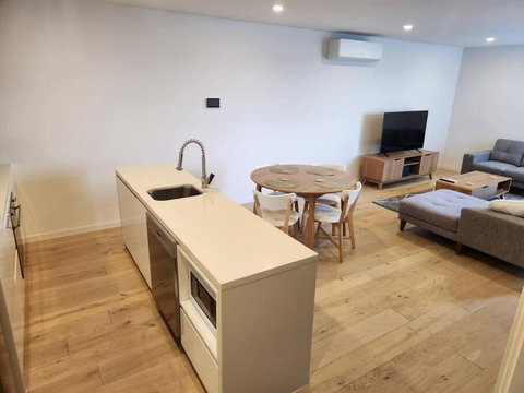 Modern Apartment Airport Area - Accommodation VIC 3