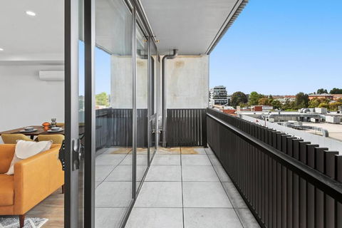 Modern Apartment On Burgundy Precinct & Parklands - Accommodation VIC 1