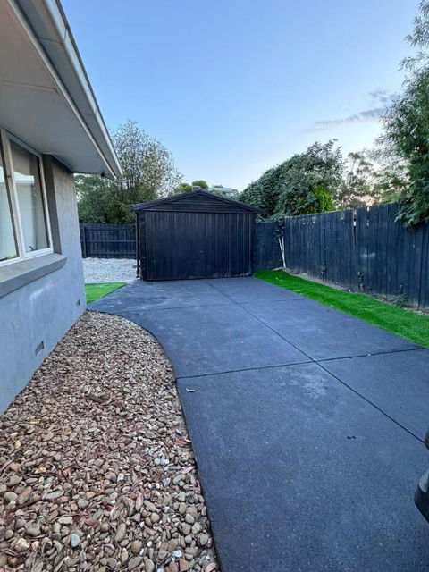 Modern Escape With Open Yard - Accommodation VIC 3