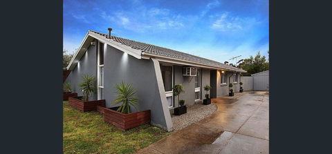 Modern Escape With Open Yard - Accommodation VIC 1