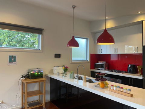 Room In Newport Modern Townhouse - Walk To Stunning Ocean View - Accommodation VIC 2