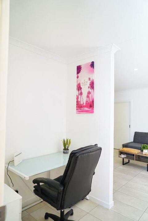 Modern Style Unit 2 Deer Park - Accommodation VIC 3