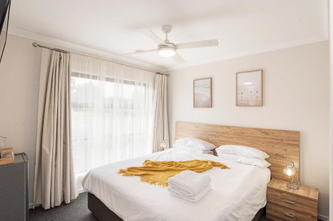 Morview Holiday Homes-Giraffe - Accommodation VIC 0