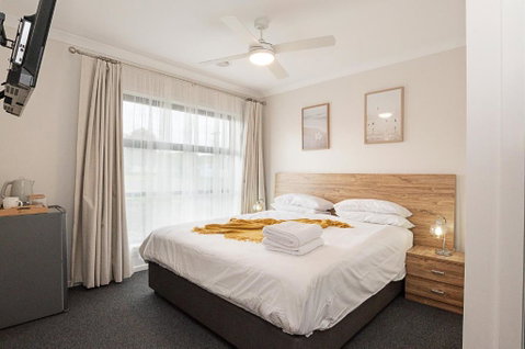 Morview Holiday Homes-Giraffe - Accommodation VIC 1