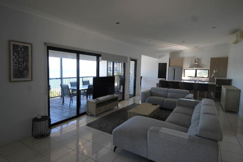 Moreton Magnificent Views - Accommodation VIC 3