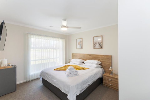 Morview Holiday Homes-Implala - Accommodation VIC 0