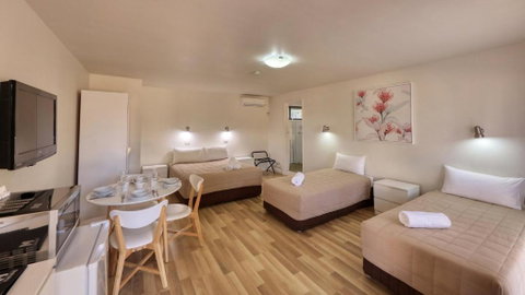 Motel Meneres - Accommodation VIC 2