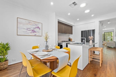 New Luxury Stylish Elegant Townhouse For Families - Accommodation VIC 2