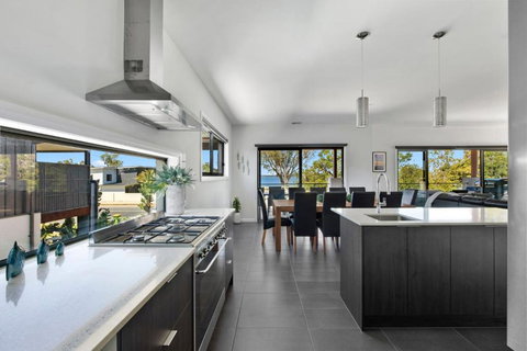 NEW - Sunrise Waters Holiday House - Accommodation VIC 1