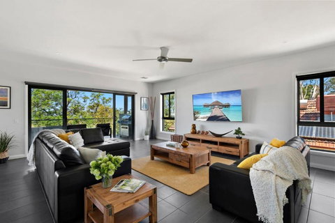 NEW - Sunrise Waters Holiday House - Accommodation VIC 2